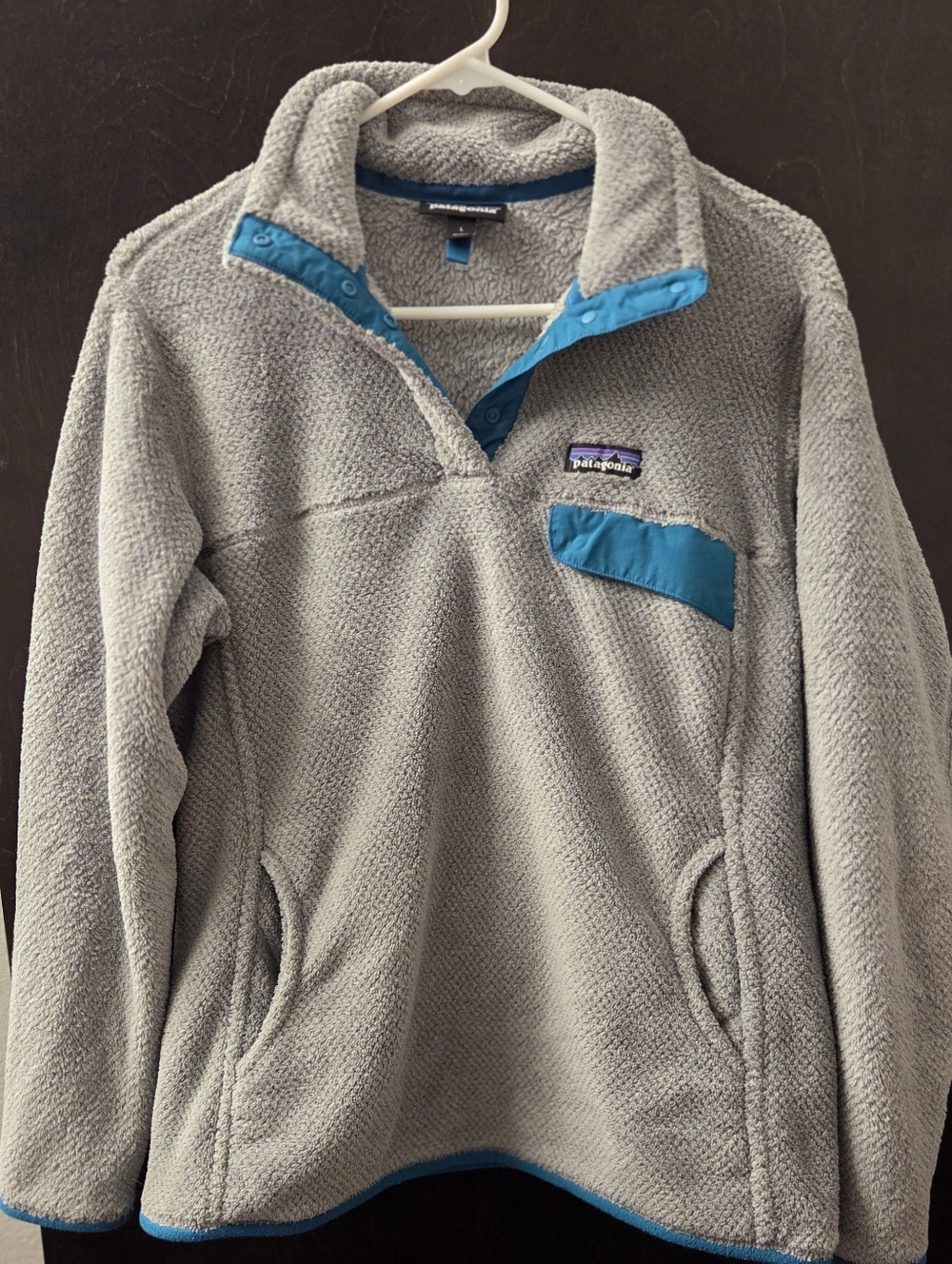 Patagonia Women’s T-Snap Light Gray Fleece Pullover with Teal Accents